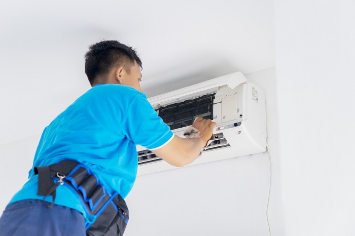 cleaning air conditioner